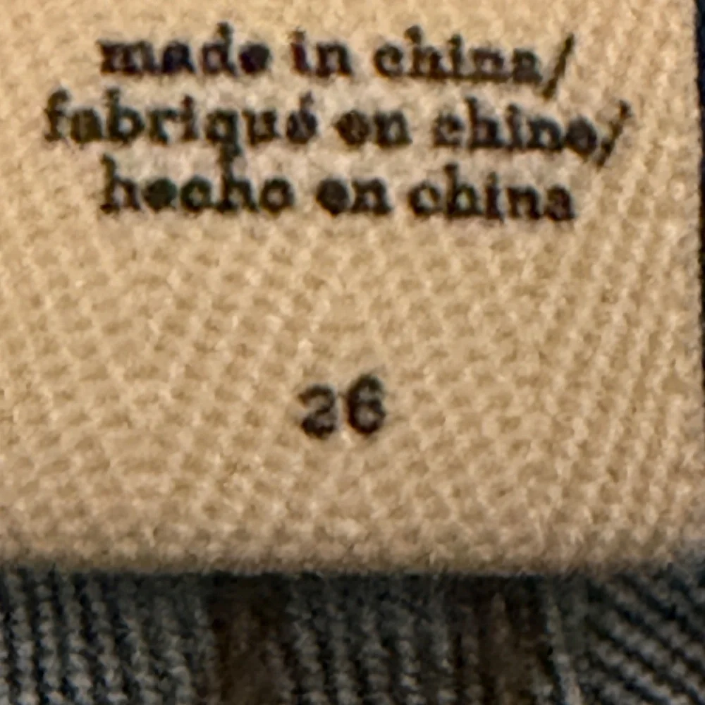 LIKE NEW! Women's Billabong Distressed, Button Fly Jean Shorts - 26 - Picture 5 of 7